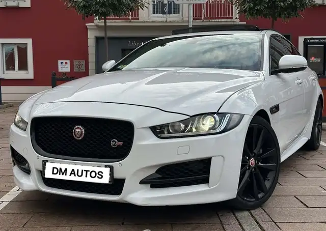 Jaguar XE 2.0d r-sport toit pano %2B camere recul 2018 bva 180ch