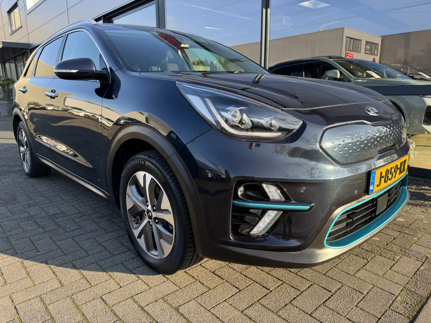 Kia e-Niro ExecutiveLine 64 kWh Blauw - 2