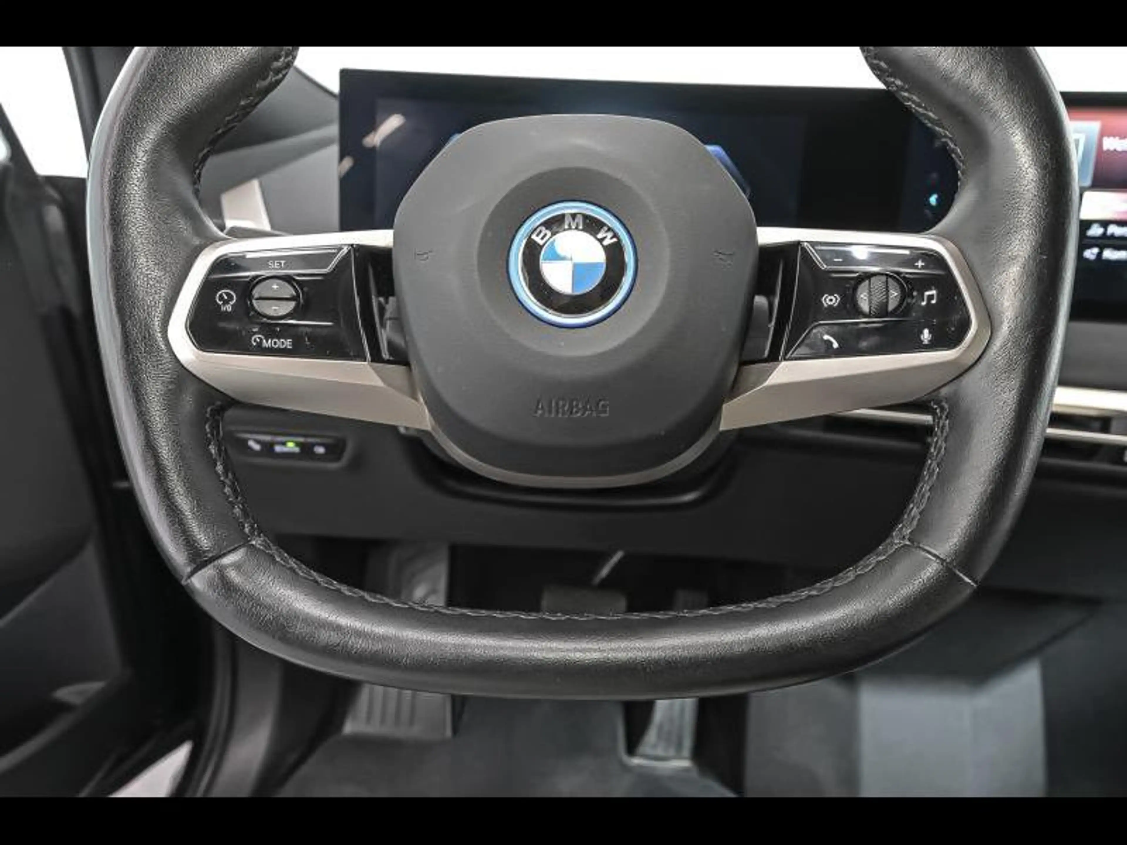 BMW iX xDrive40 - Sport — photo 7