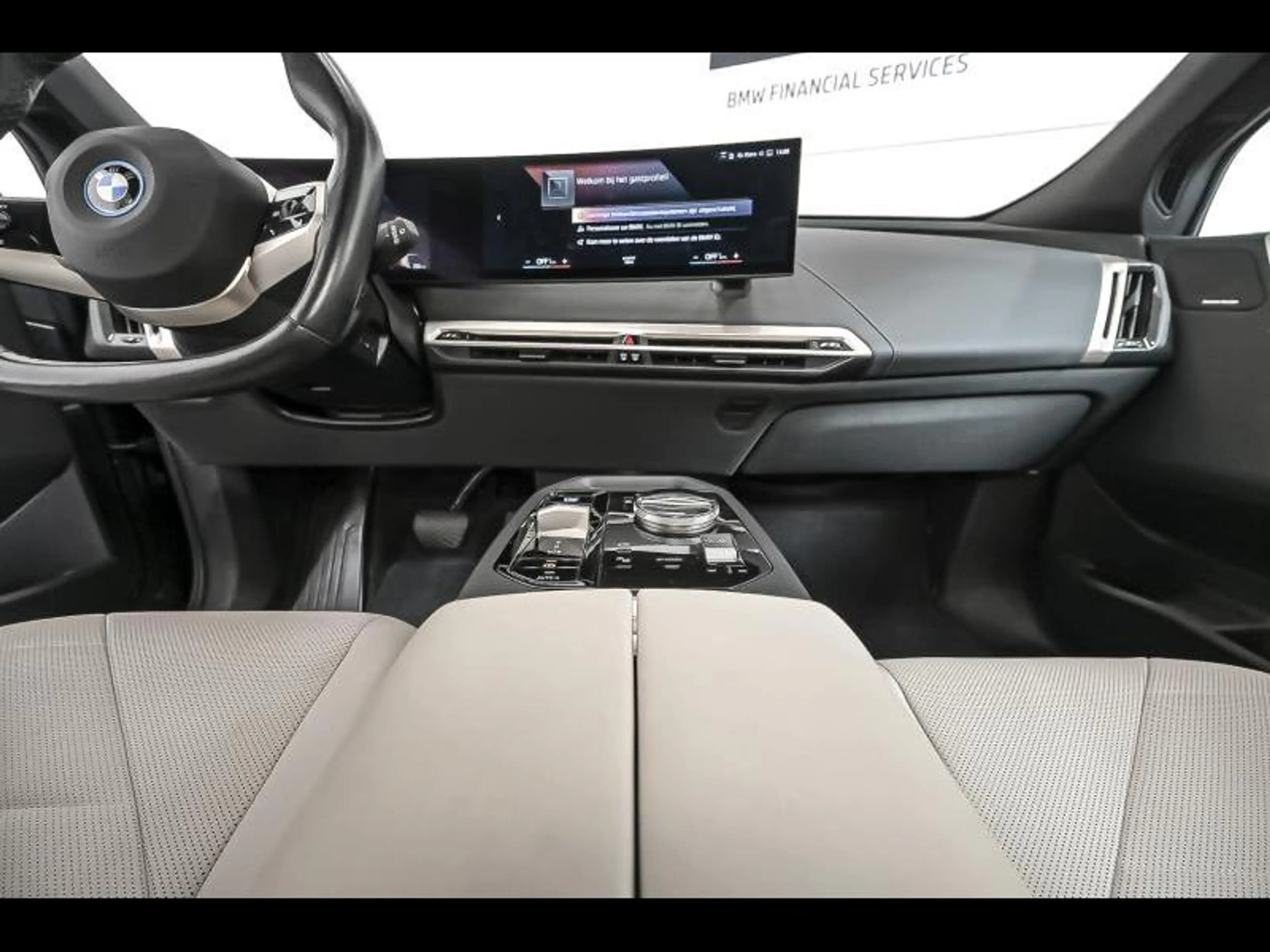 BMW iX xDrive40 - Sport — photo 6