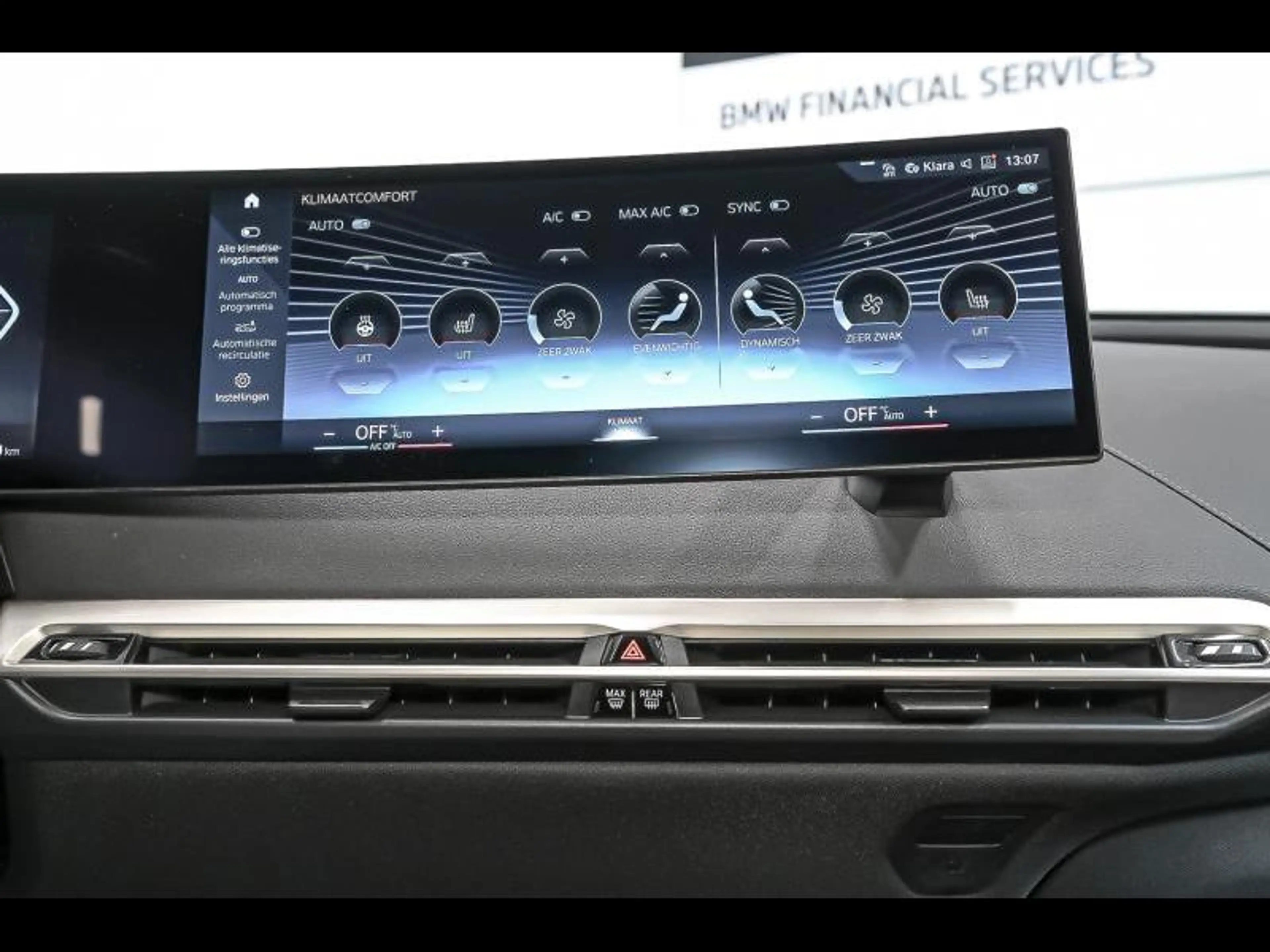 BMW iX xDrive40 - Sport — photo 10
