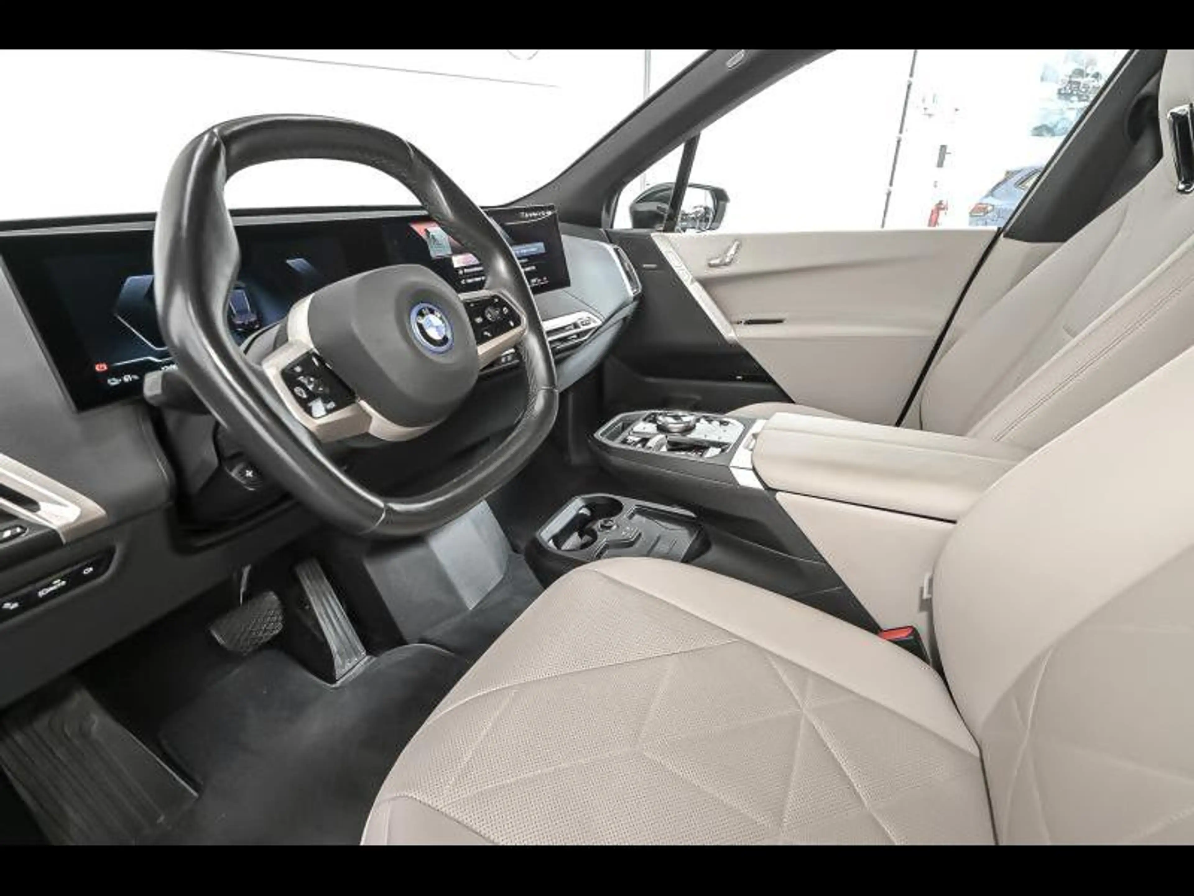 BMW iX xDrive40 - Sport — photo 5