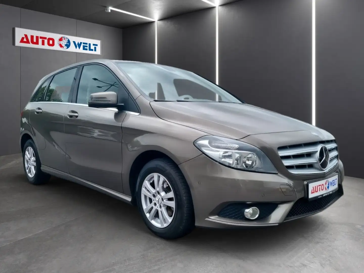 Mercedes-Benz B 180 Automatik Klima Parklenk-Assist Navi Tempo Braun - 2