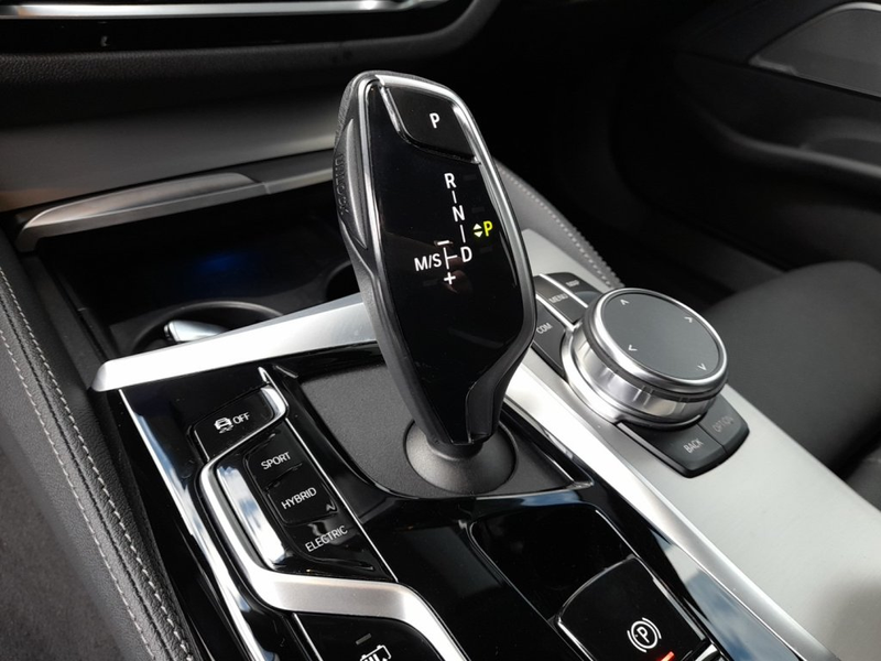 BMW 530 e Touring M-SPORT 4x4 Aut *19 ZOLL / VOLL LED / NAVI / LIVE COCKPIT PROF. / KAMERA / VOLLLEDER* — photo 7