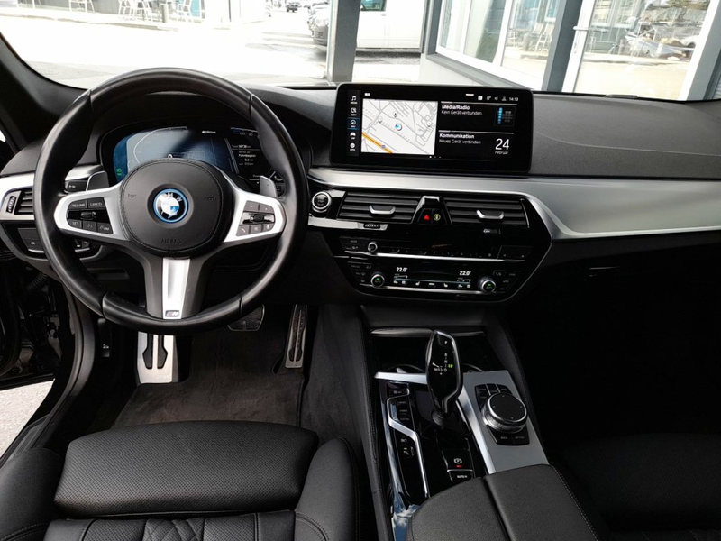 BMW 530 e Touring M-SPORT 4x4 Aut *19 ZOLL / VOLL LED / NAVI / LIVE COCKPIT PROF. / KAMERA / VOLLLEDER* — photo 3