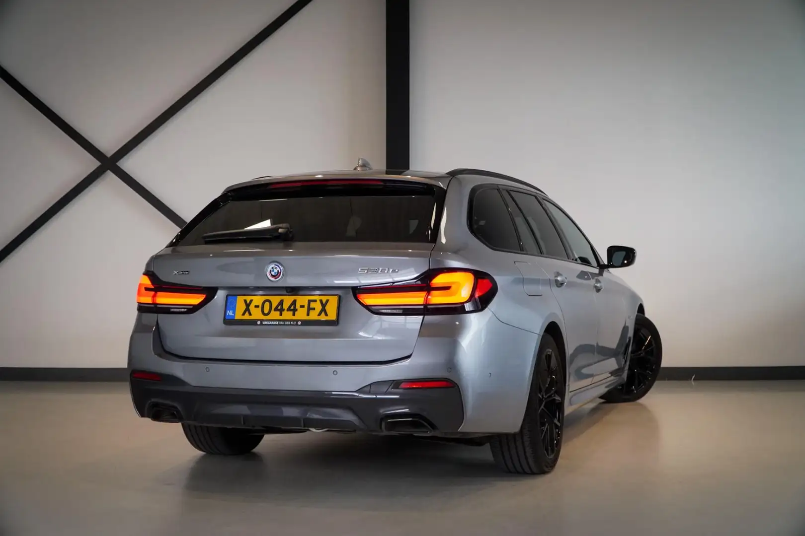 BMW 530 5-serie Touring 530e xDrive M-Sport Pro | Trekhaak Сірий - 2