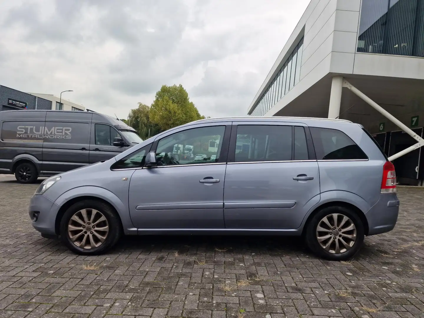 Opel Zafira 1.8 Edition NAVI PSENSOR CRUISE 2 X SLEUTELS Gris - 2