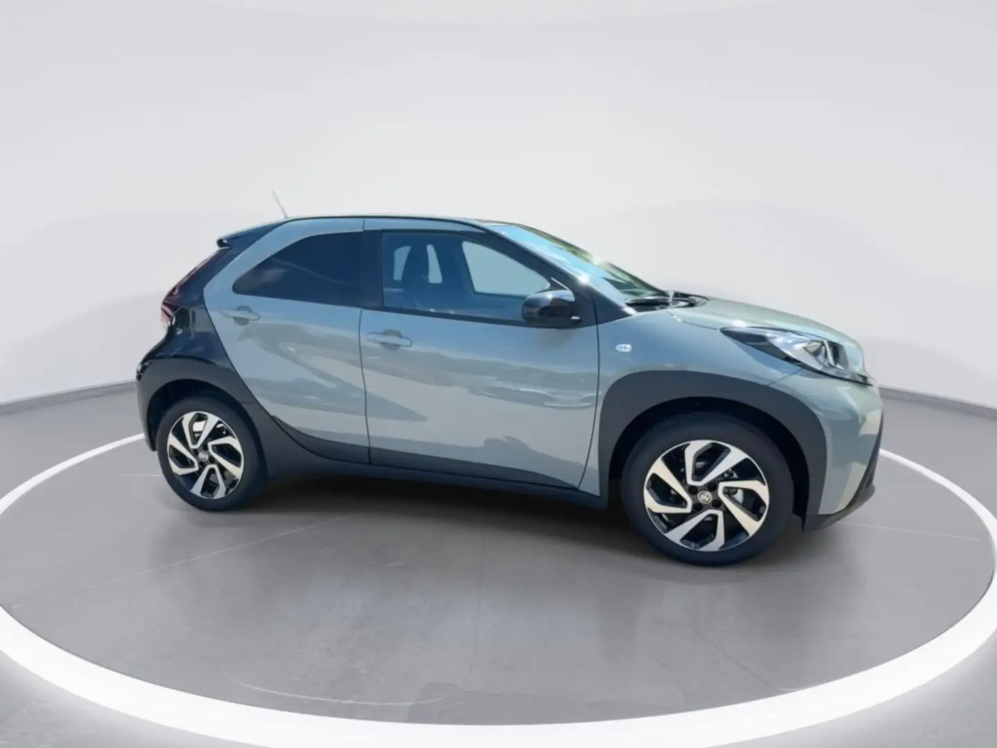 Toyota Aygo X Teamplayer/SH/Khaki/Bi-Tone/Apple+Android Grau - 2