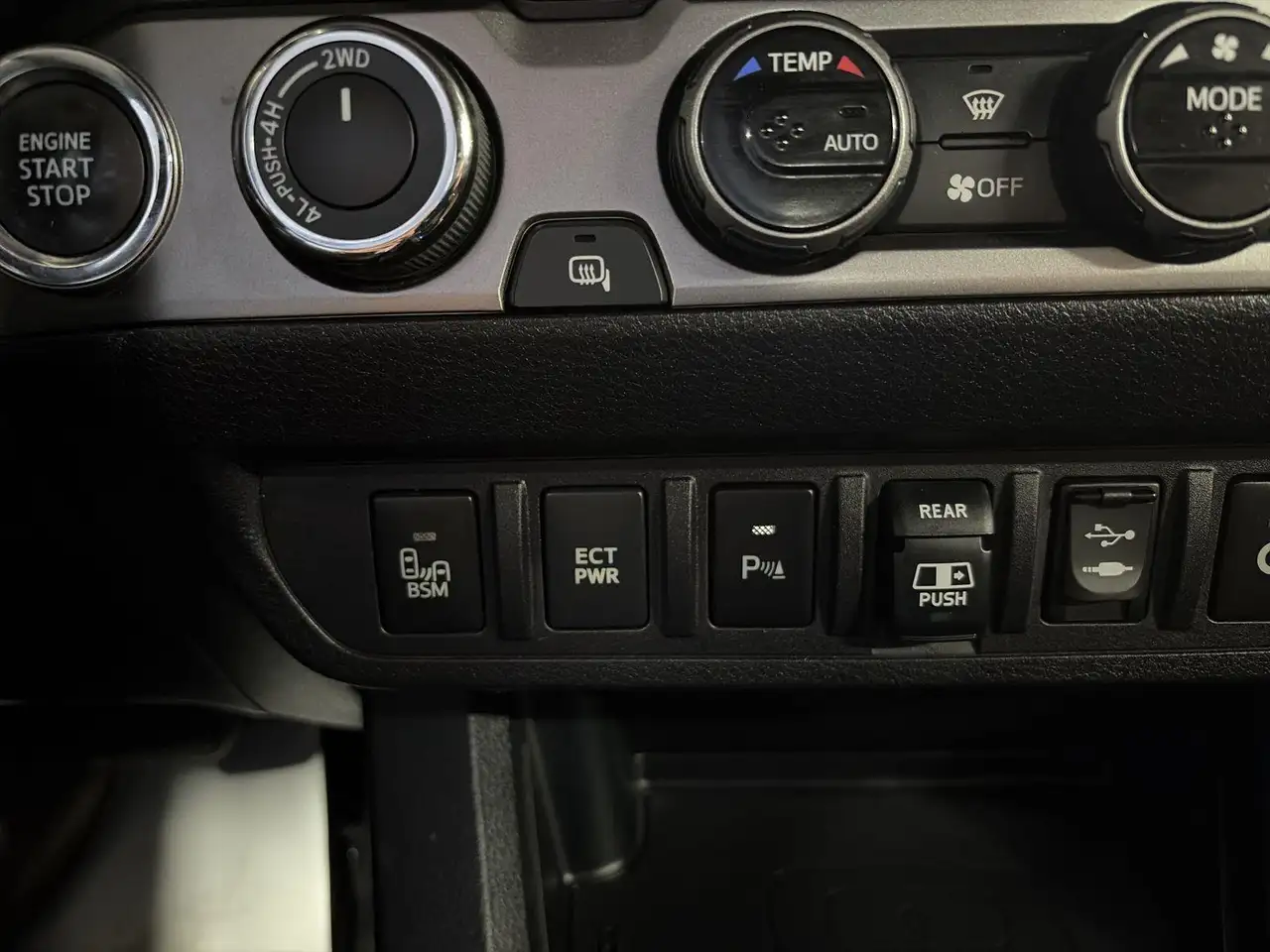 Toyota Tacoma снимка Toyota Tacoma