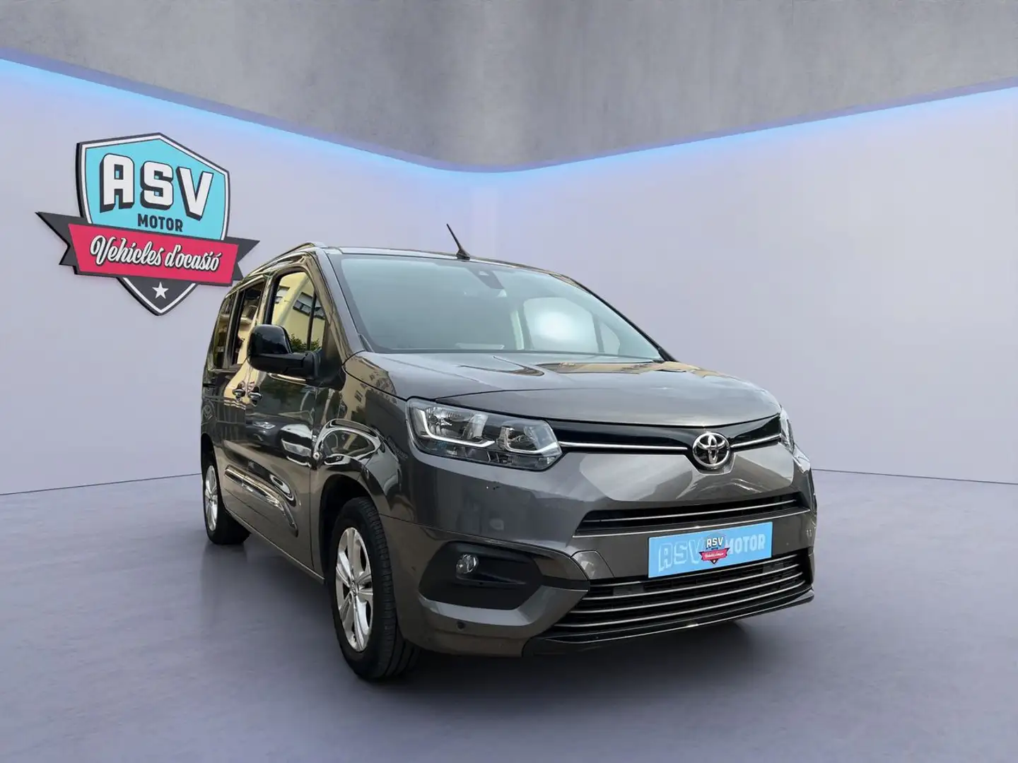 Toyota Proace Family L1 1.5D 5pl. Advance Gris - 1