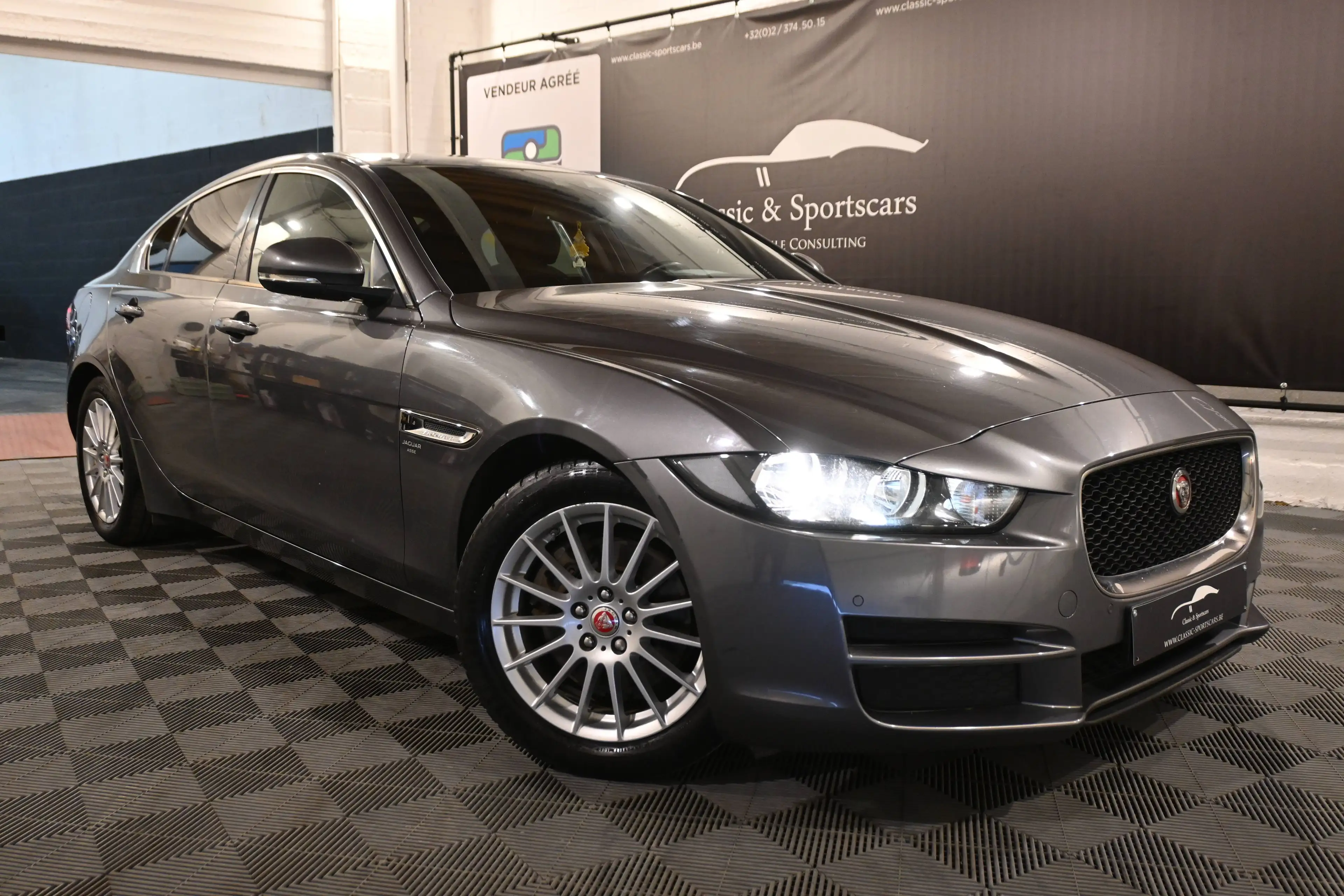 Jaguar XE XE 2.0 D E-Performance EURO 6b / CAMERA / GPS NAVIGATION / PDC !! — photo 2