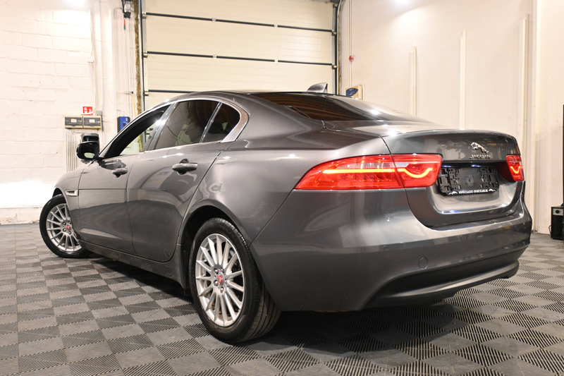 Jaguar XE XE 2.0 D E-Performance EURO 6b / CAMERA / GPS NAVIGATION / PDC !! — photo 8