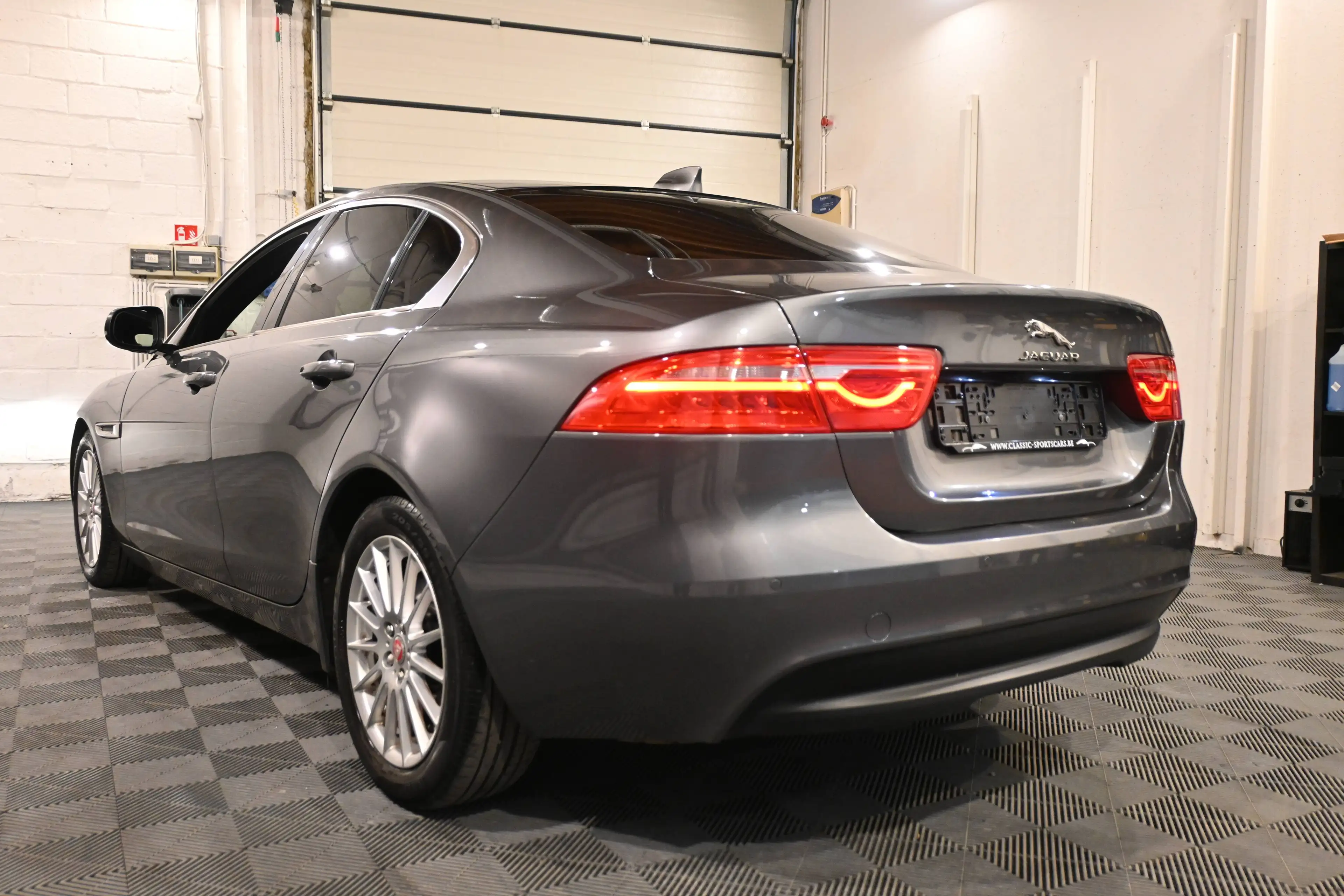 Jaguar XE XE 2.0 D E-Performance EURO 6b / CAMERA / GPS NAVIGATION / PDC !! — photo 5