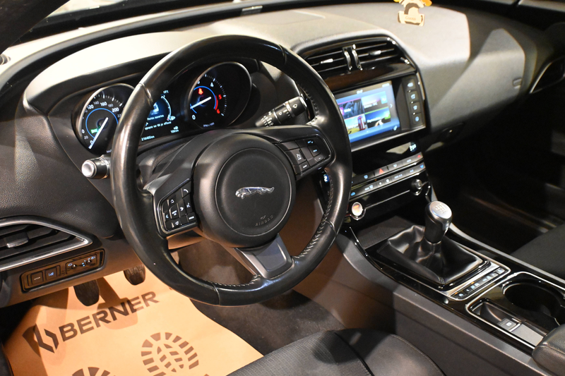 Jaguar XE XE 2.0 D E-Performance EURO 6b / CAMERA / GPS NAVIGATION / PDC !! — photo 14