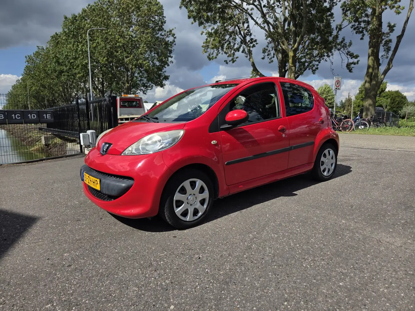 Peugeot 107 1.0-12V XS- 5 DEURS- ELECTRISCHE RAMEN- GOED ONDER Rood - 2