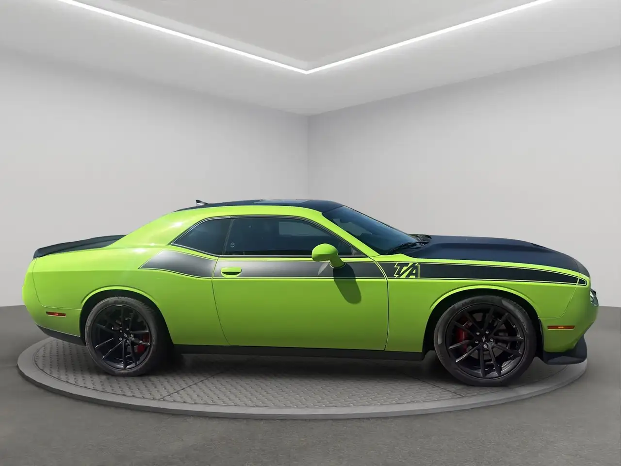 Dodge Challenger снимка Dodge Challenger