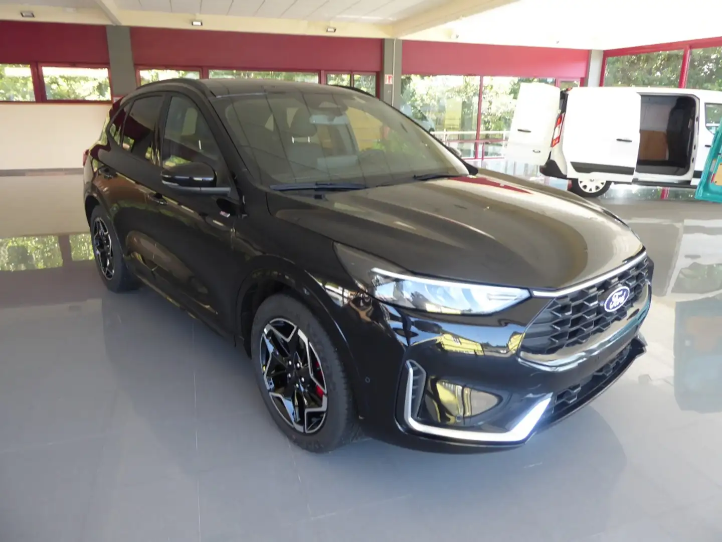 Ford Kuga 2.5 Duratec FHEV ST-Line X 4x2 Aut. Schwarz - 1