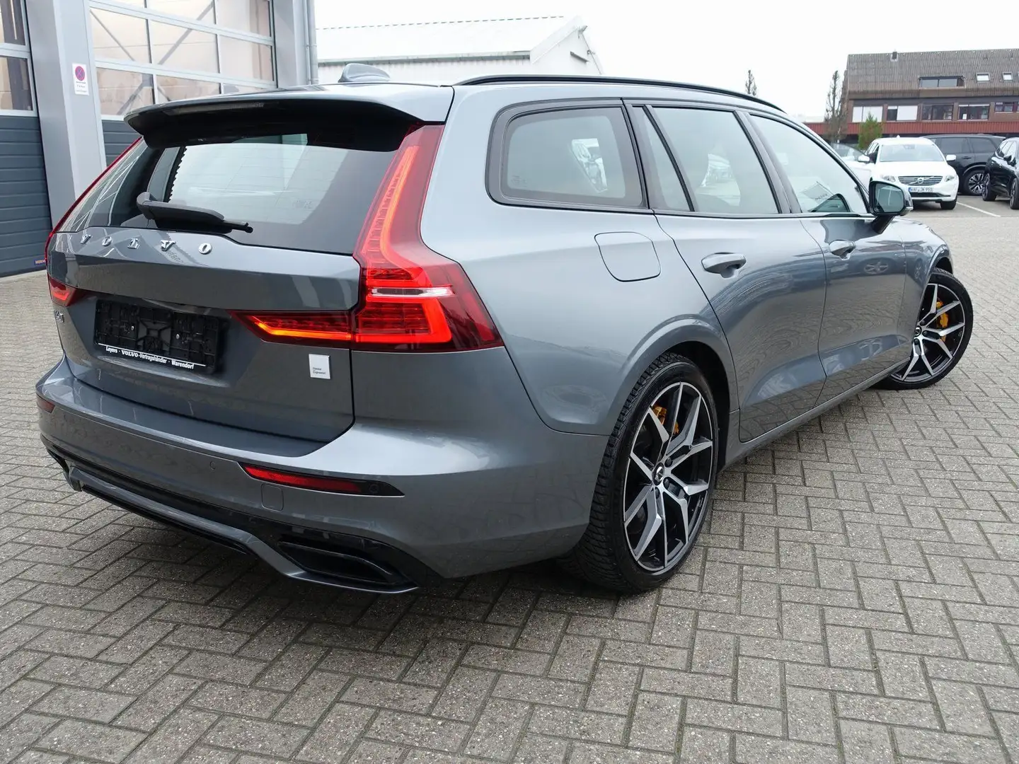 Volvo V60 T8 Twin Engine AWD Polestar Engineered/360° Grau - 2