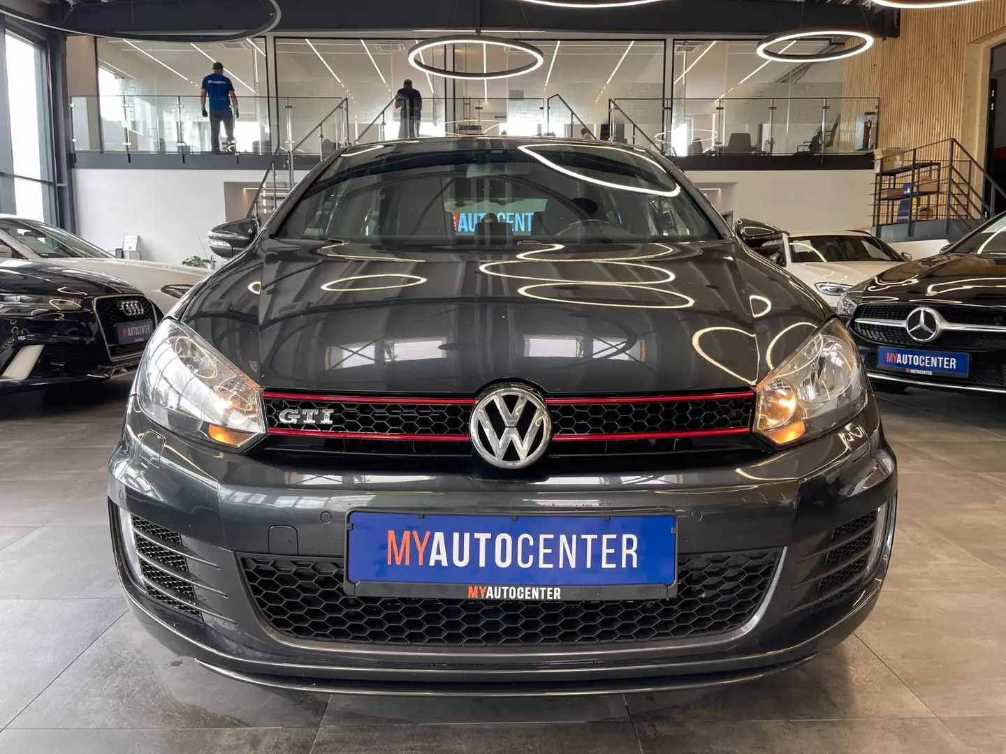 Volkswagen Golf VI GTI *TEMPOMAT*KLIMA*PDC*SZHZ*SPORTSITZE* Gris - 2