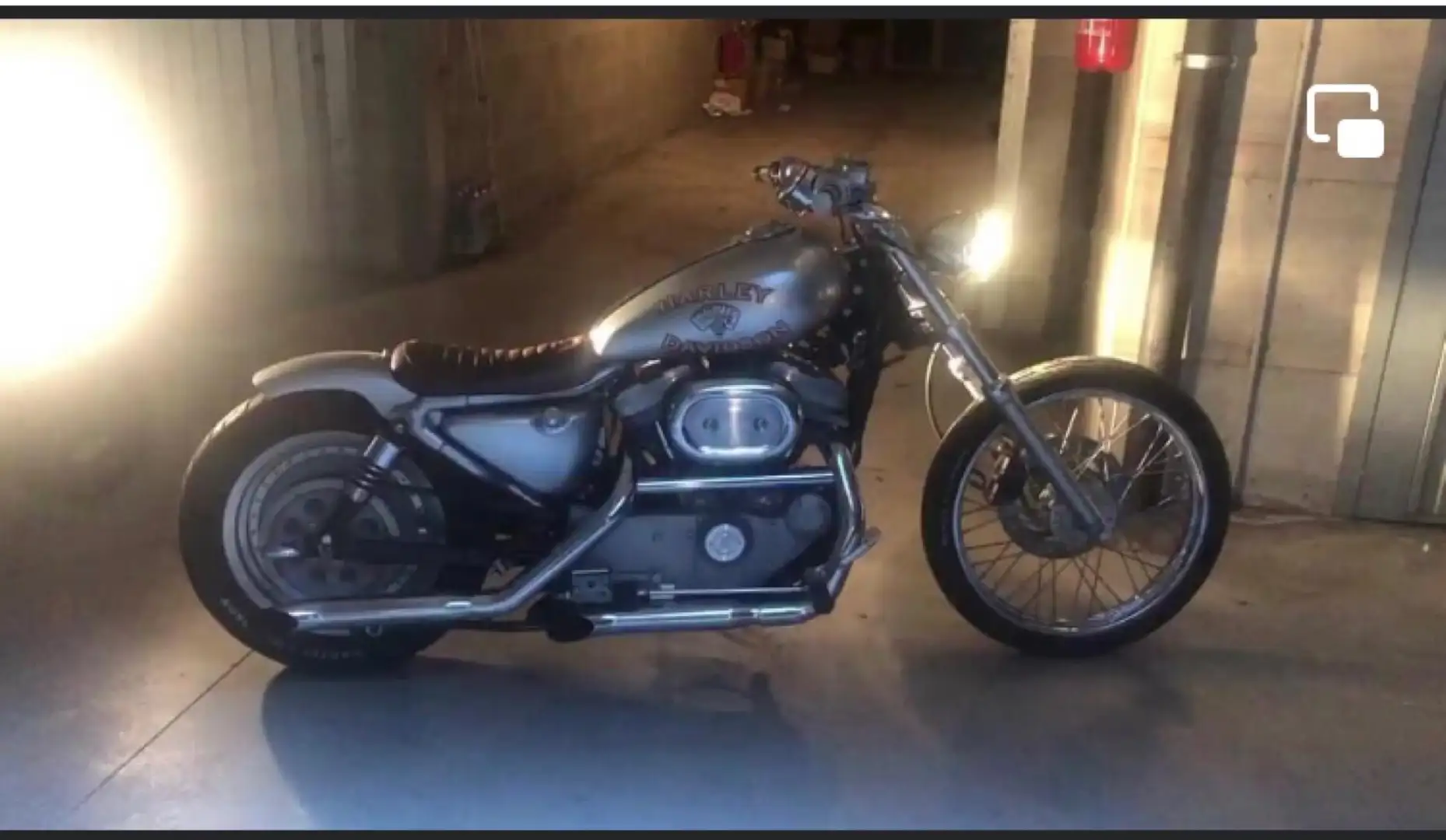 Harley-Davidson Sportster XL 883 castomatizzata Gümüş rengi - 1