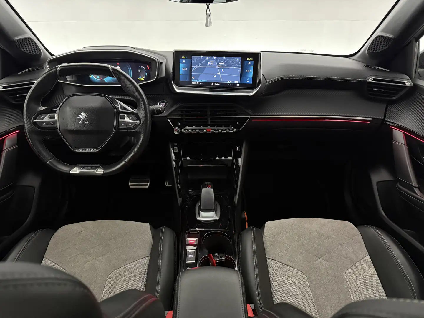 Peugeot e-208 EV GT 50 kWh | Snelladen | SOH 93% | Pano | Sfeer Blanco - 2