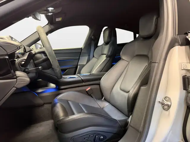 Porsche Taycan view 15