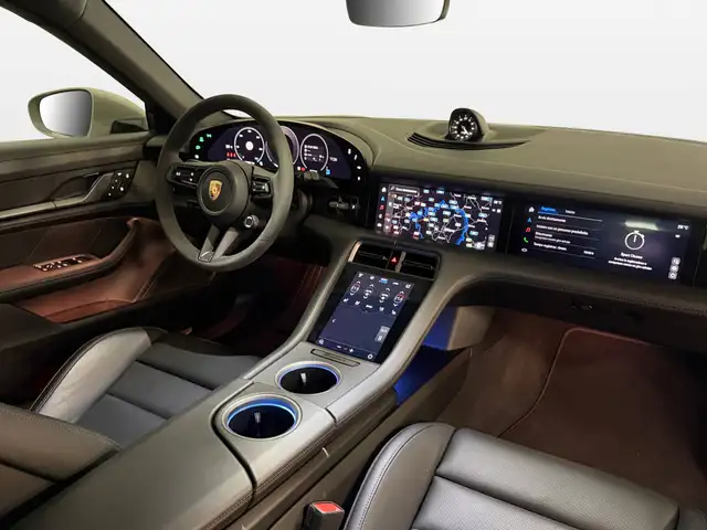 Porsche Taycan view 10