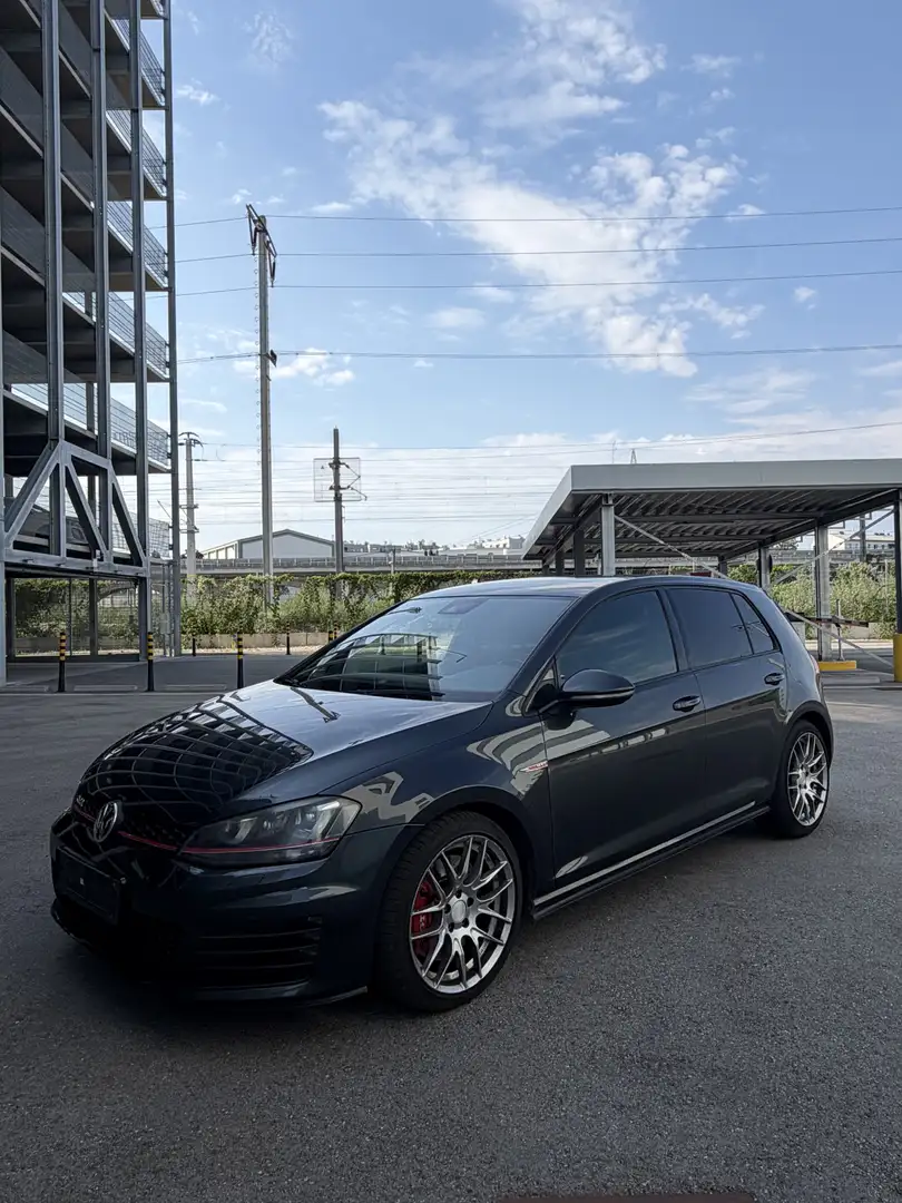Volkswagen Golf GTI 2,0 TSI DSG Performance - 1