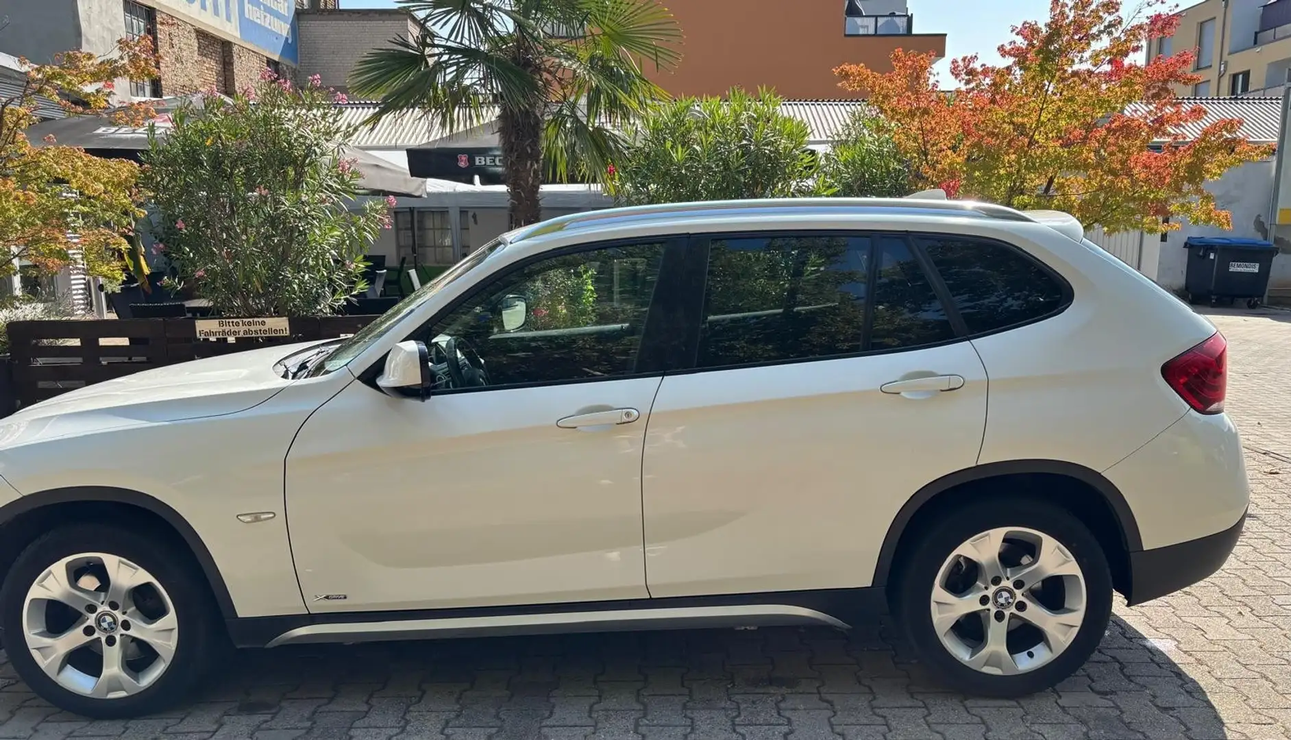 BMW X1 BMW X1 xDrive23d.  | Automatik | Unfallfrei Weiß - 1