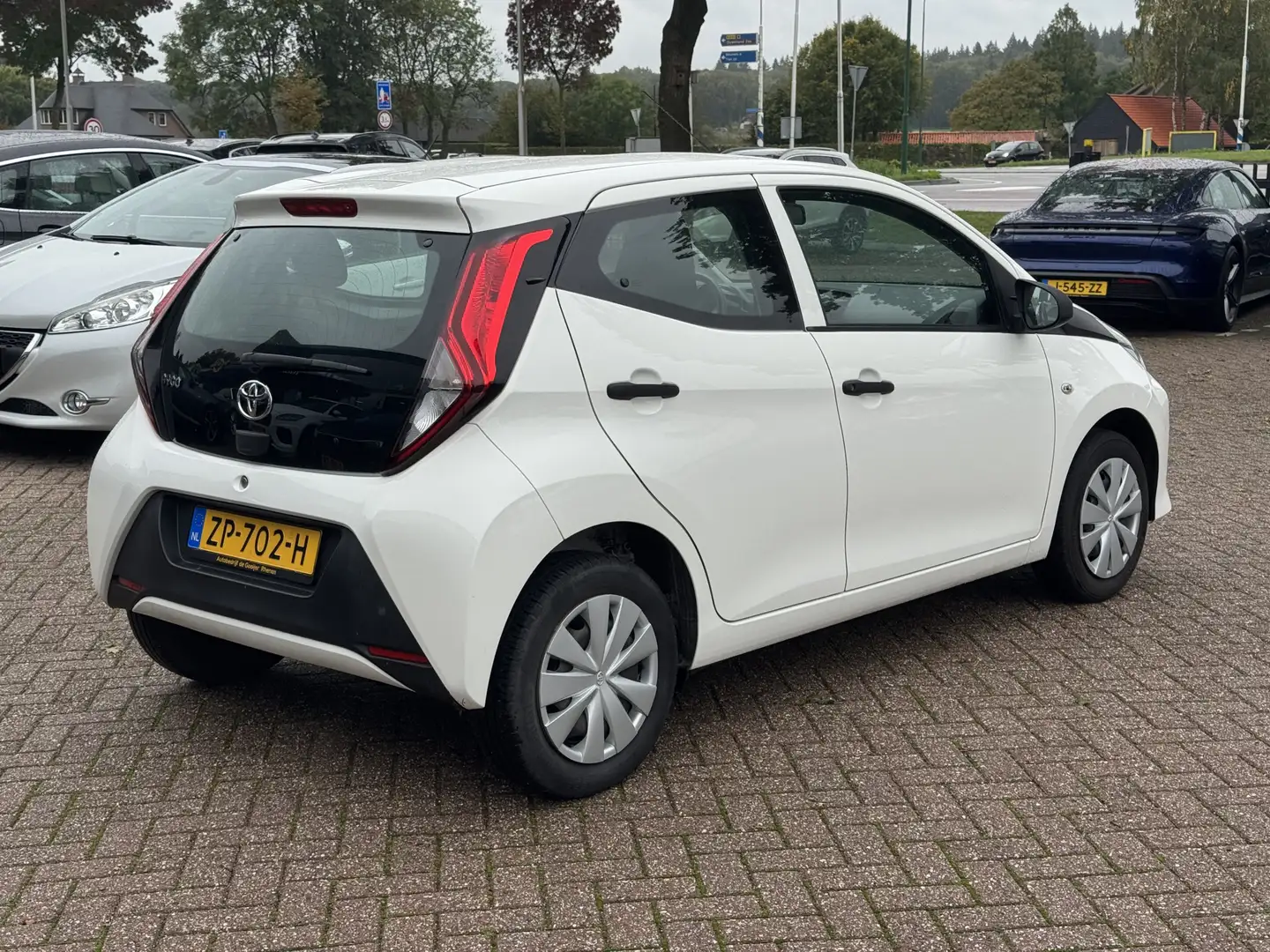 Toyota Aygo 1.0 VVT-i x Wit - 2