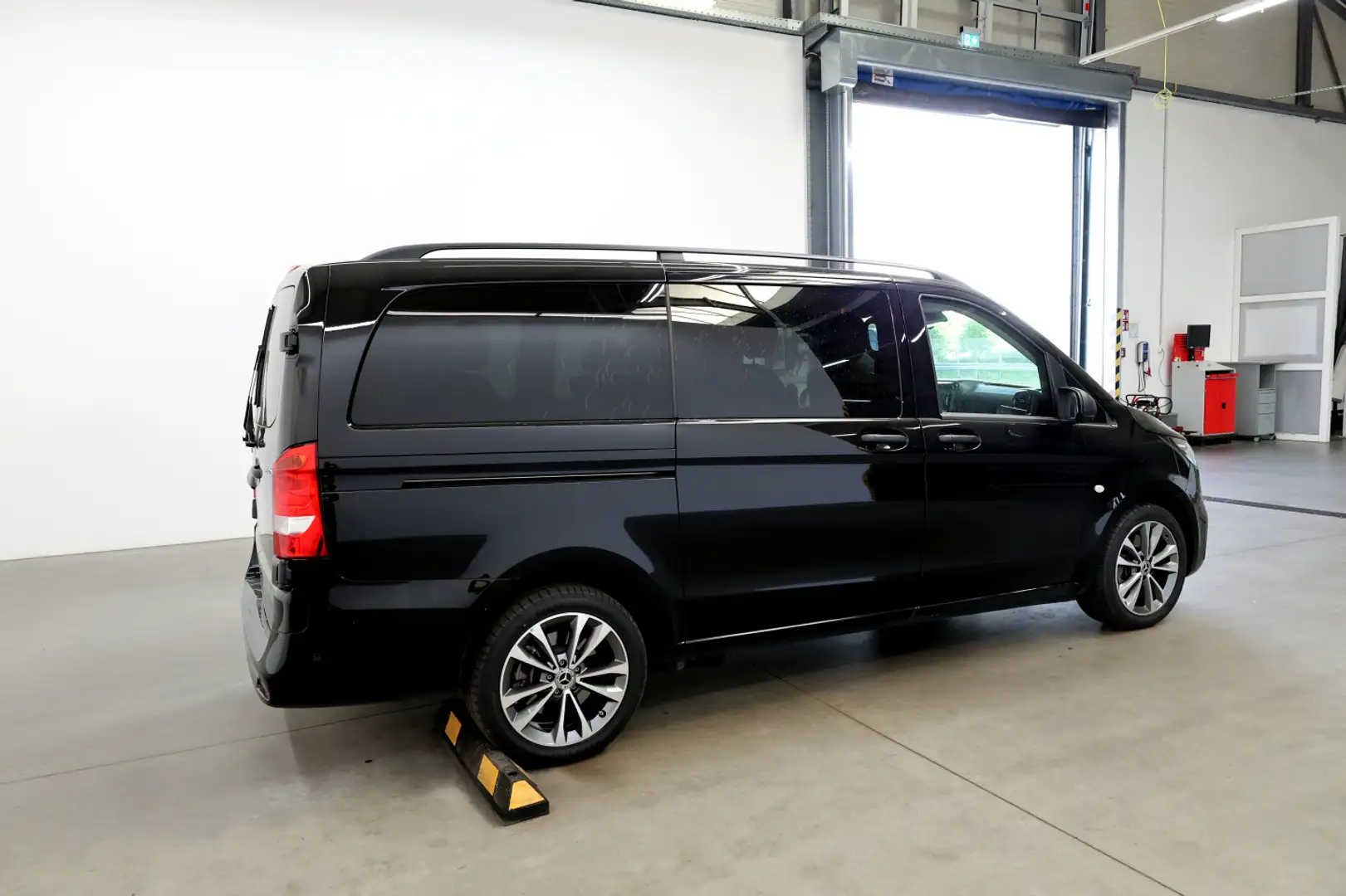 Mercedes-Benz Vito 119 CDI 4M Tourer Select Lang L2 Flügeltüre Černá - 2