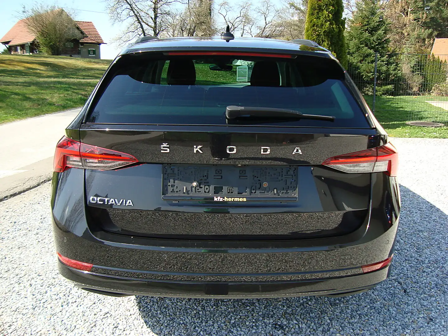 Skoda Octavia Combi 2,0 TDI Style DSG 1-Hand Matrix / AHV... Schwarz - 2