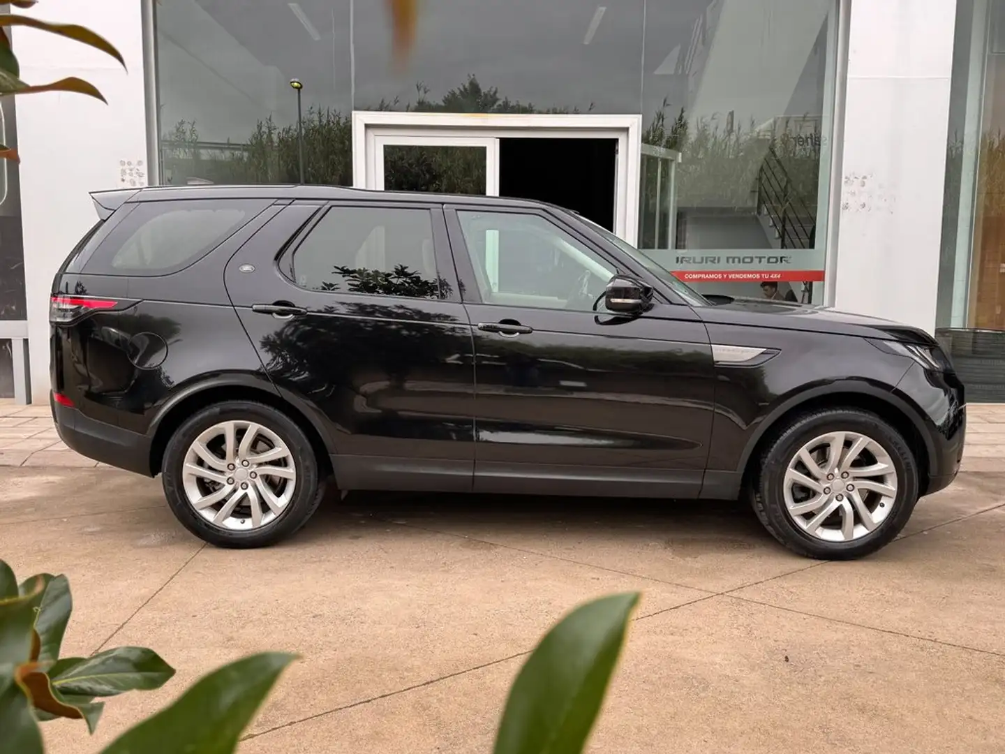 Land Rover Discovery 3.0 Si6 SE Aut. Negro - 1