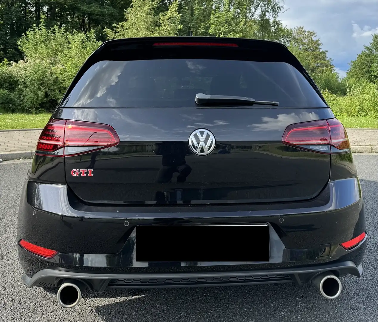 Volkswagen Golf GTI (BlueMotion Technology) Performance Schwarz - 2