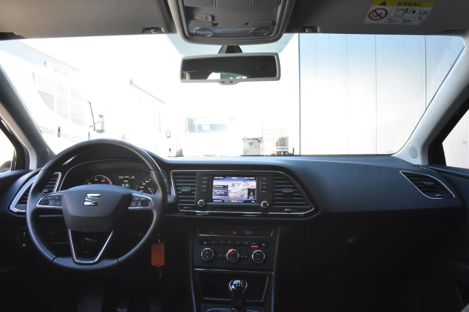 SEAT Leon 1.4 Style NAVI, CRUISE, STOELVERWARMING, PDC Zwart - 2