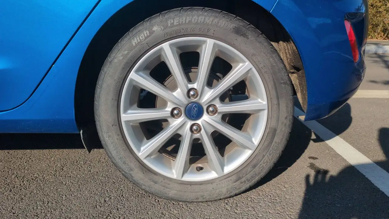 Ford Fiesta 5 portes — photo 19