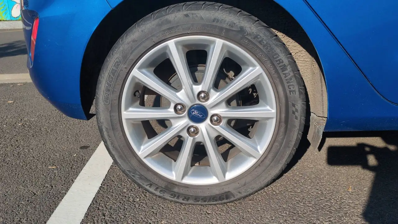 Ford Fiesta 5 portes — photo 16