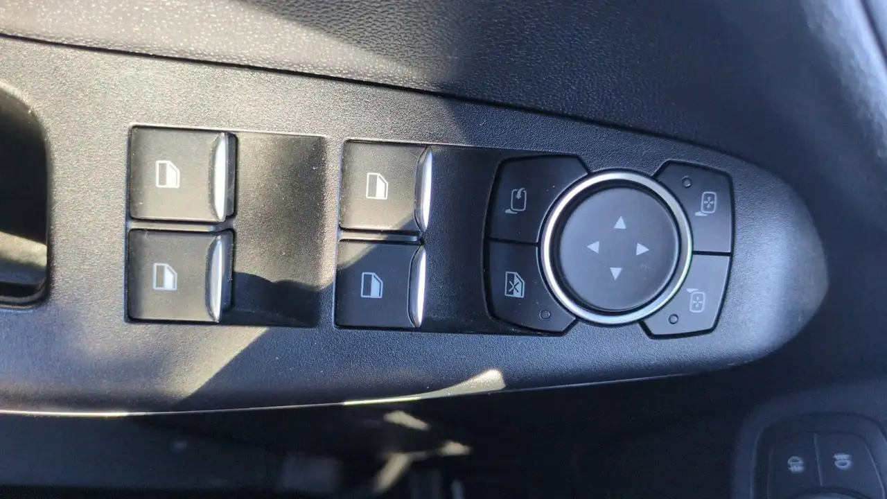 Ford Fiesta 5 portes — photo 25