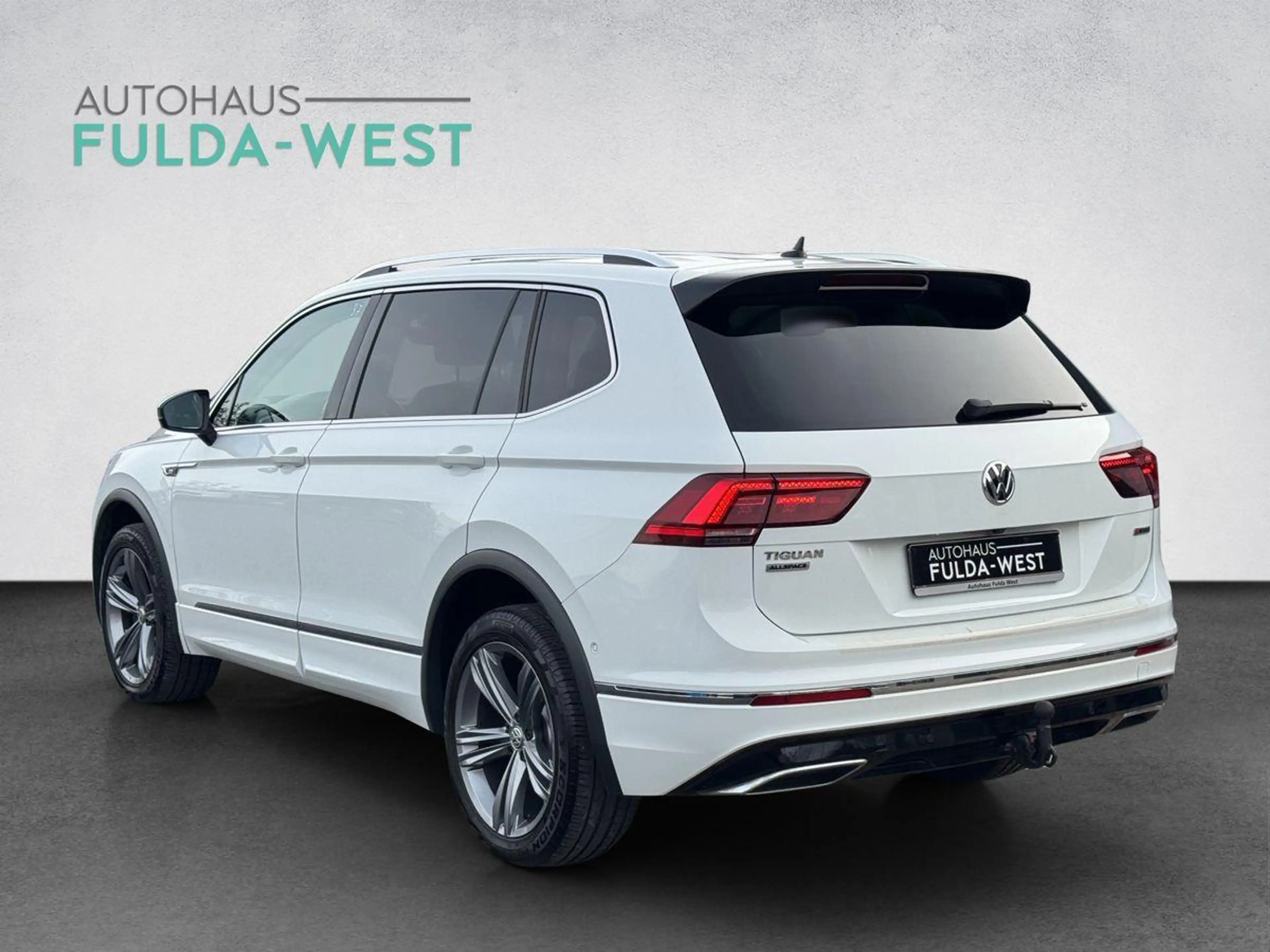 Volkswagen Tiguan Allspace 2.0TDI DSG 4M R Line 7Sitze AHK — photo 4