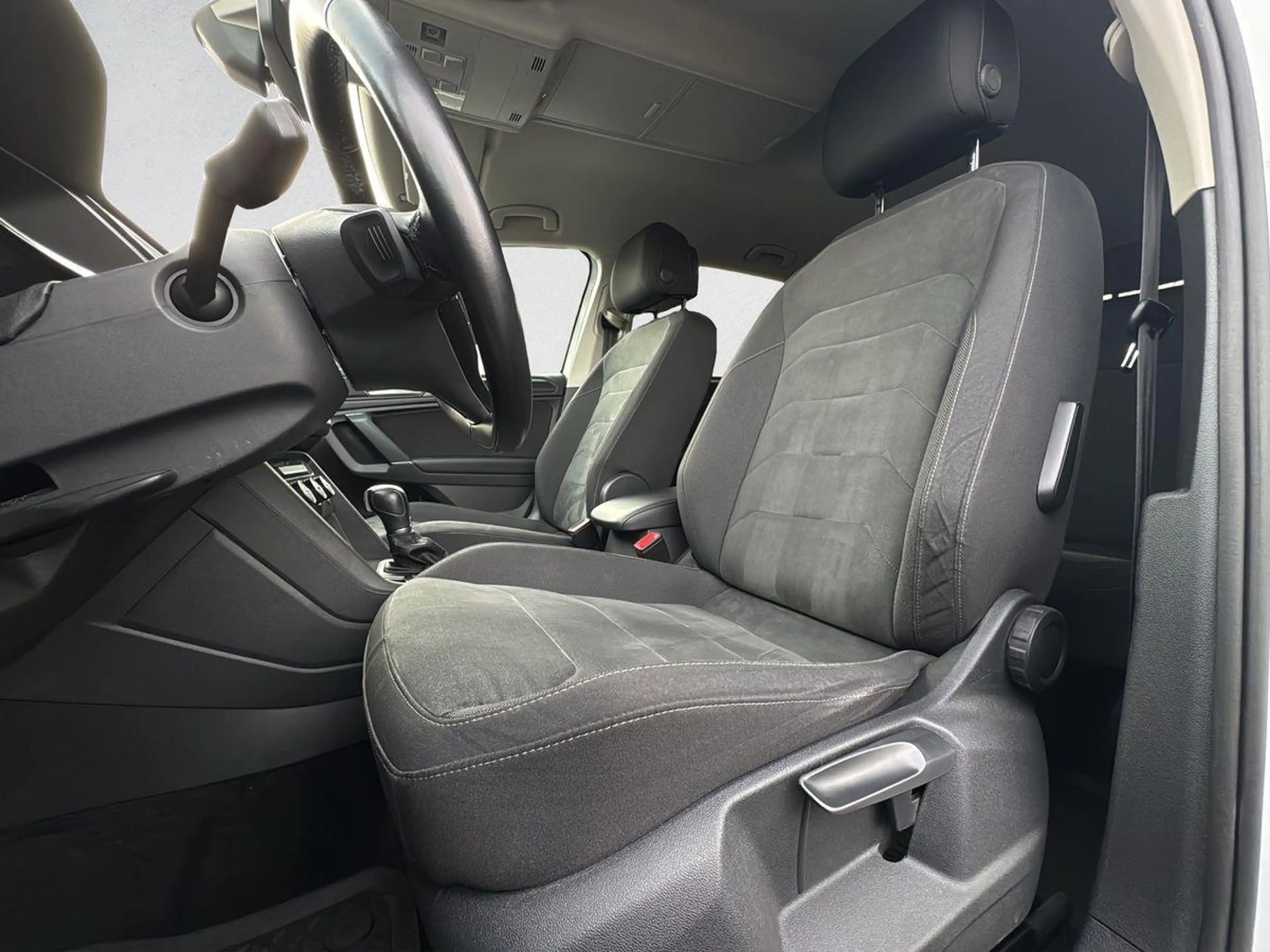 Volkswagen Tiguan Allspace 2.0TDI DSG 4M R Line 7Sitze AHK — photo 12