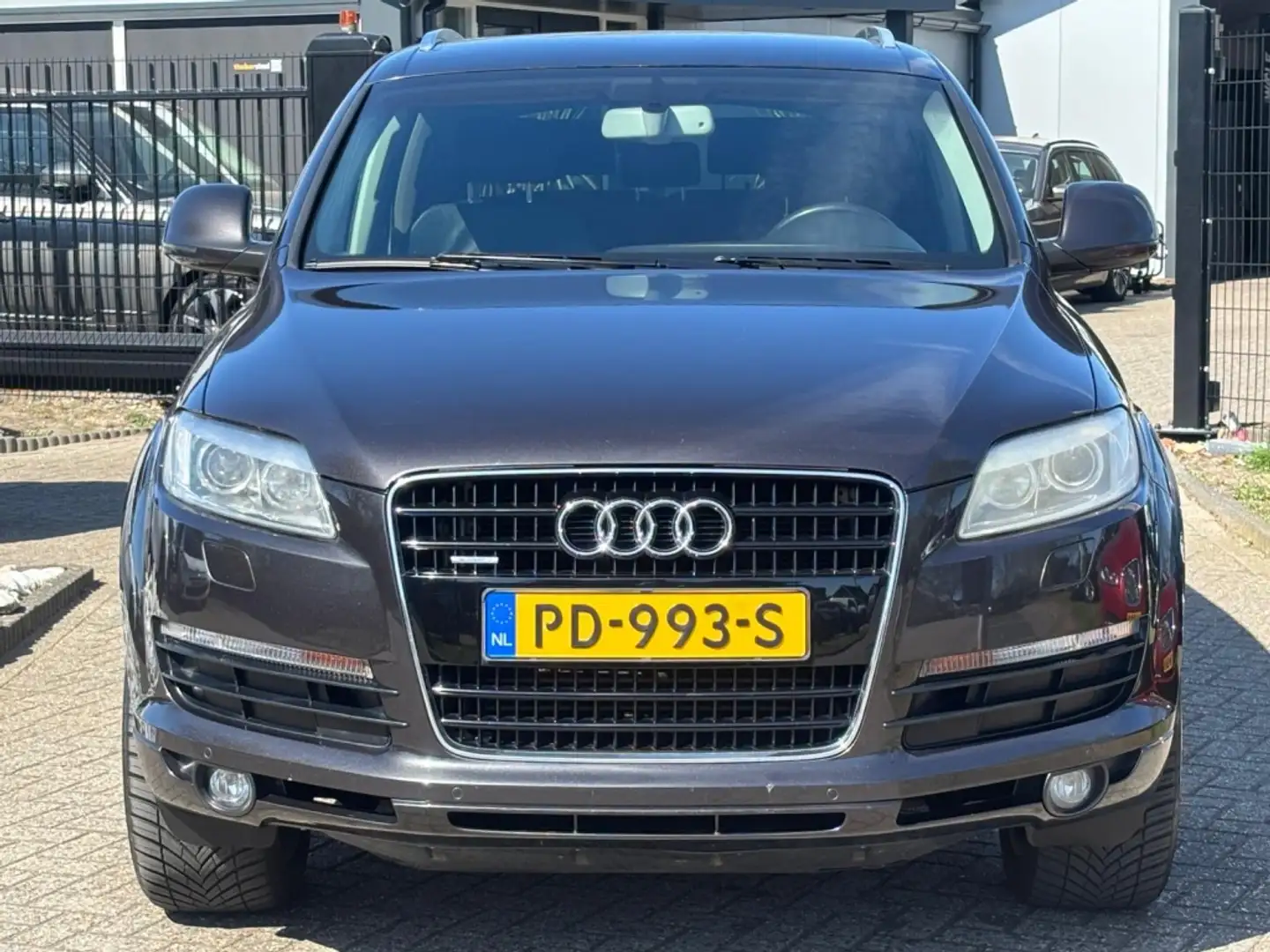 Audi Q7 4.2 V8 Quattro Youngtimer 7-Persoons Trekhaak Gris - 2