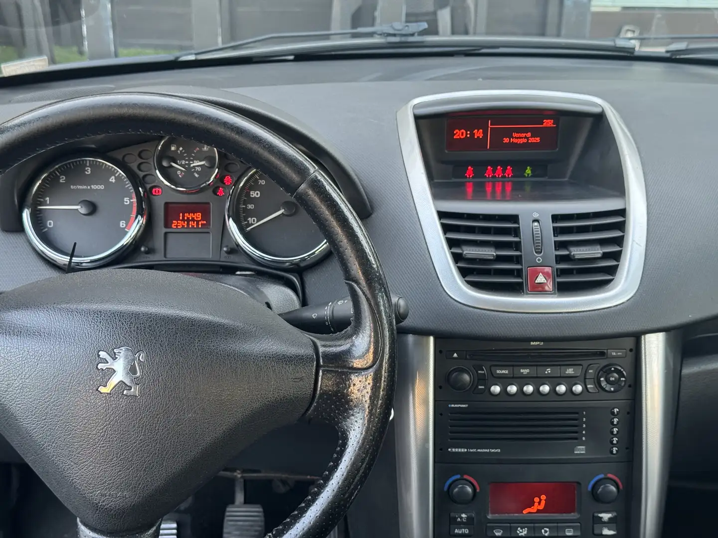Peugeot 207 - 1