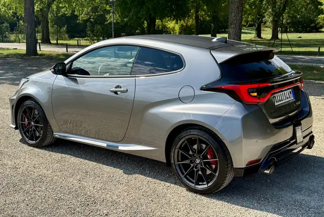Toyota Yaris view 2