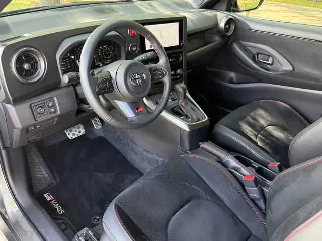 Toyota Yaris view 10