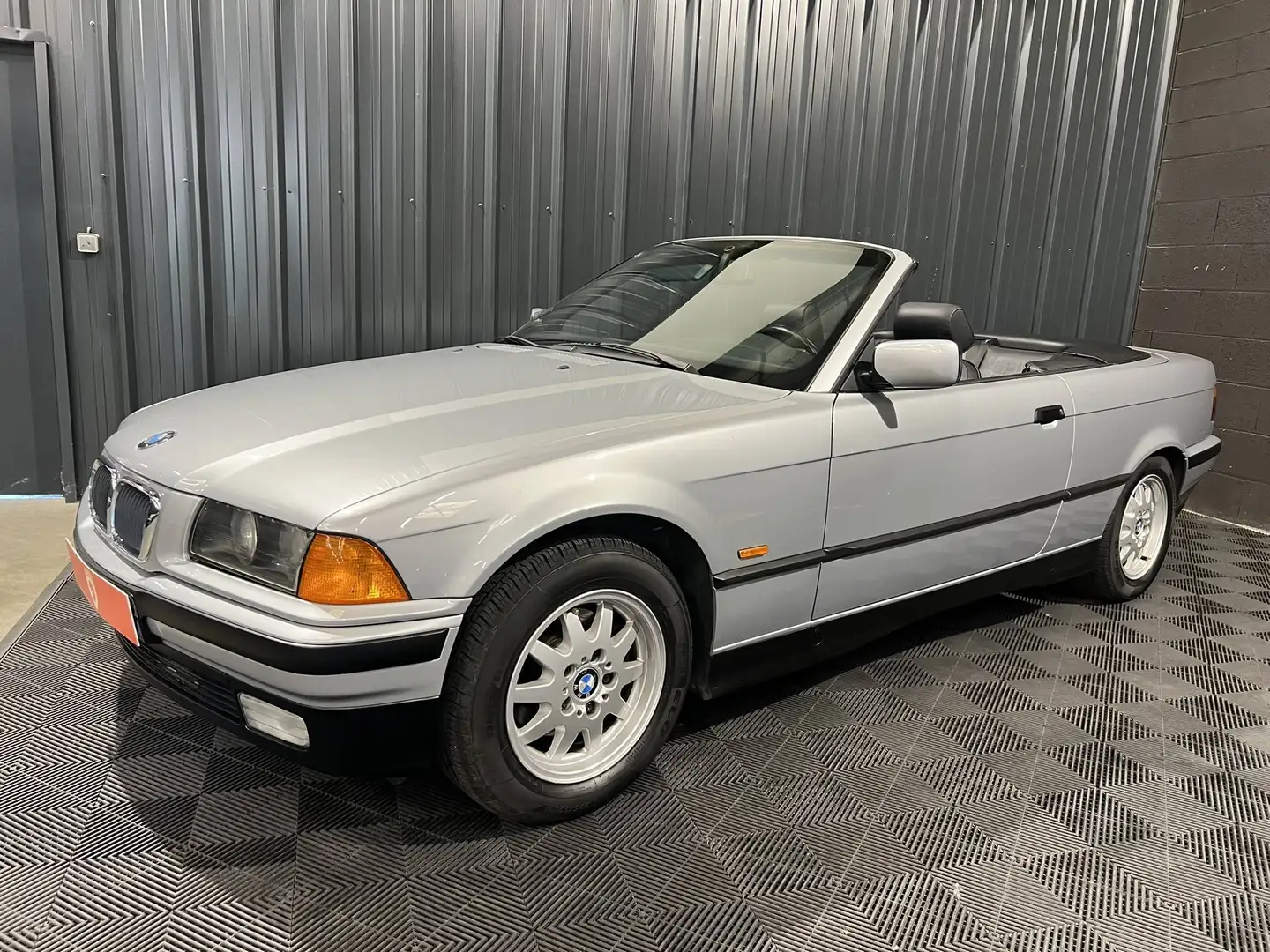BMW 318 III  (E36) 318i Worldline CABRIOLET Gris - 1