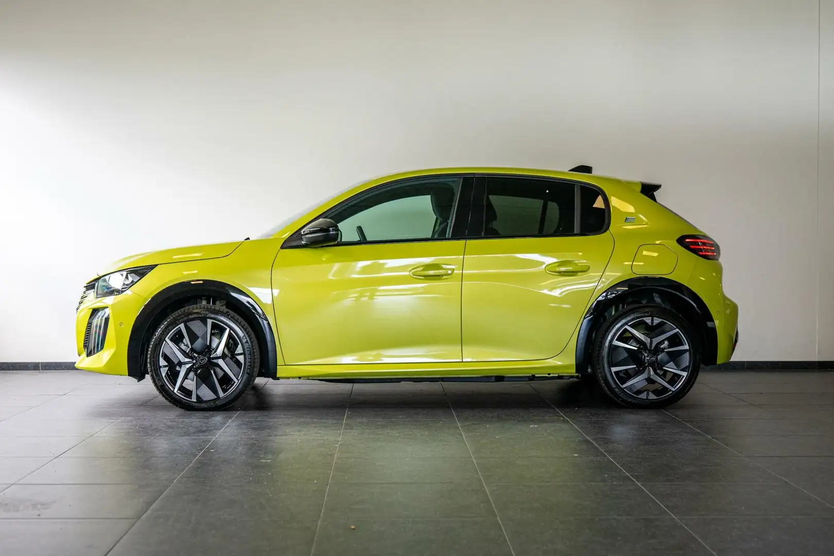 Peugeot e-208 Nieuwe EV GT 51 kWh | Vol opties! Geel - 2
