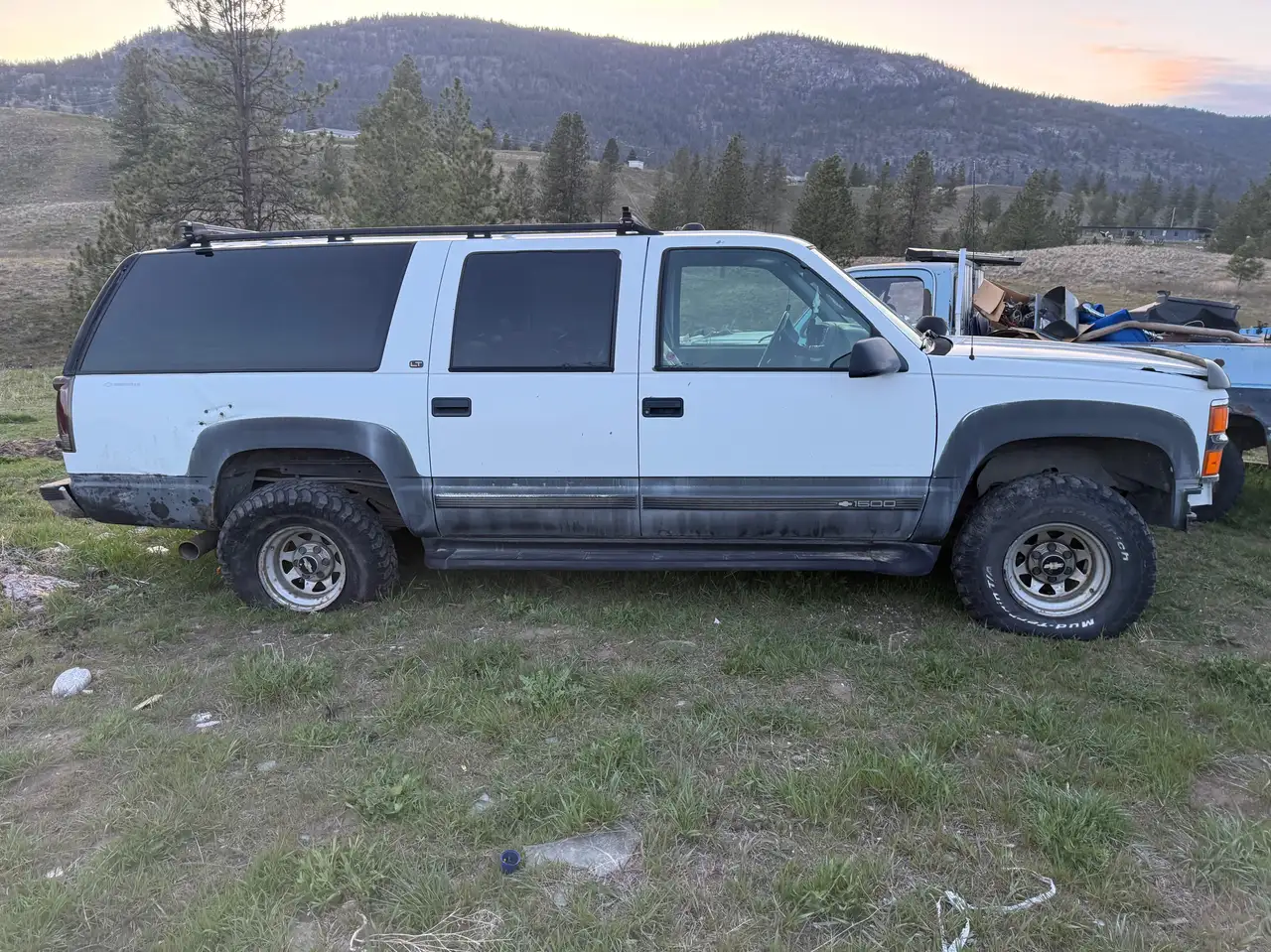 Chevrolet Suburban снимка Chevrolet Suburban