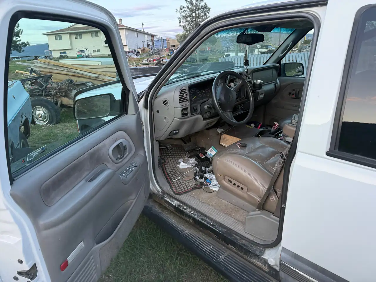 Chevrolet Suburban снимка Chevrolet Suburban