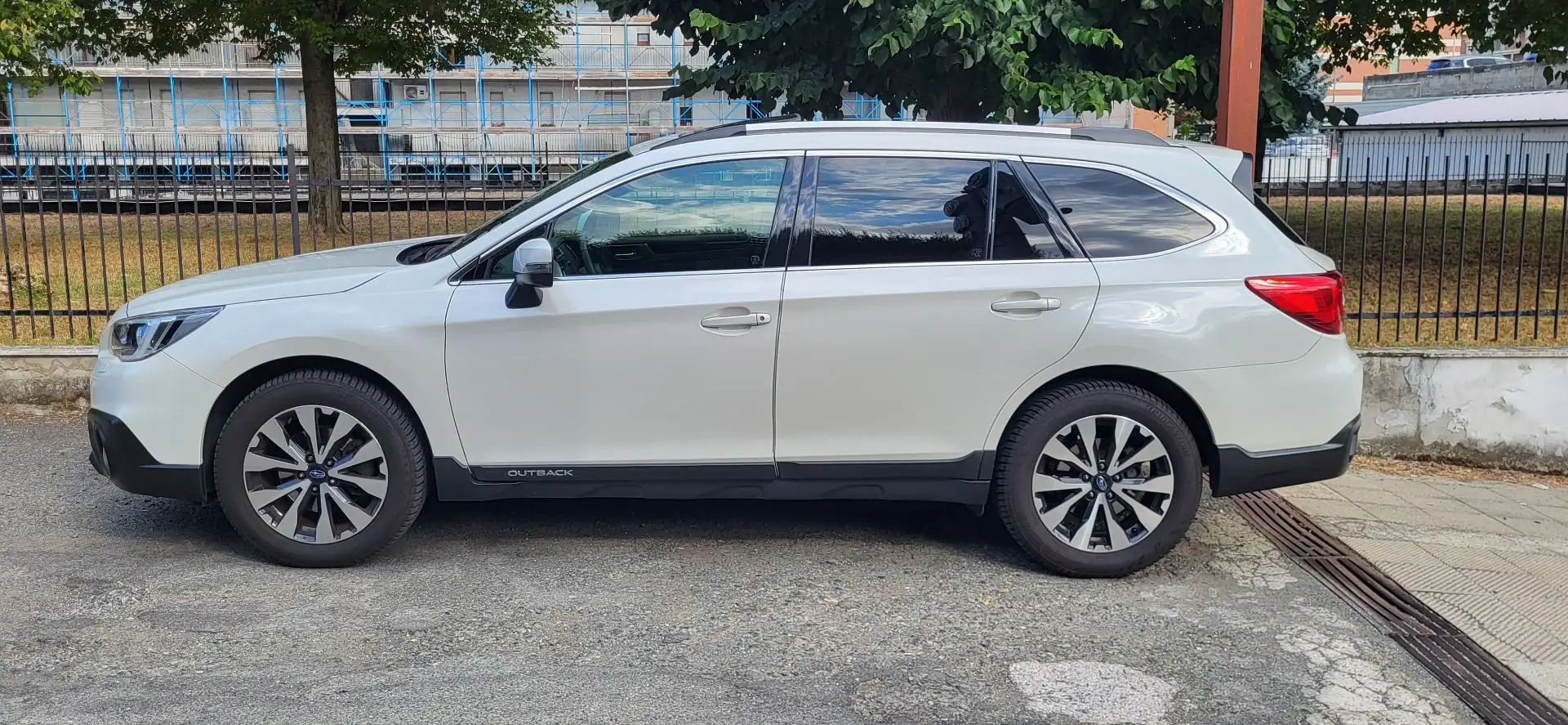 Subaru OUTBACK 2.0d Unlimited lineartronic - 2