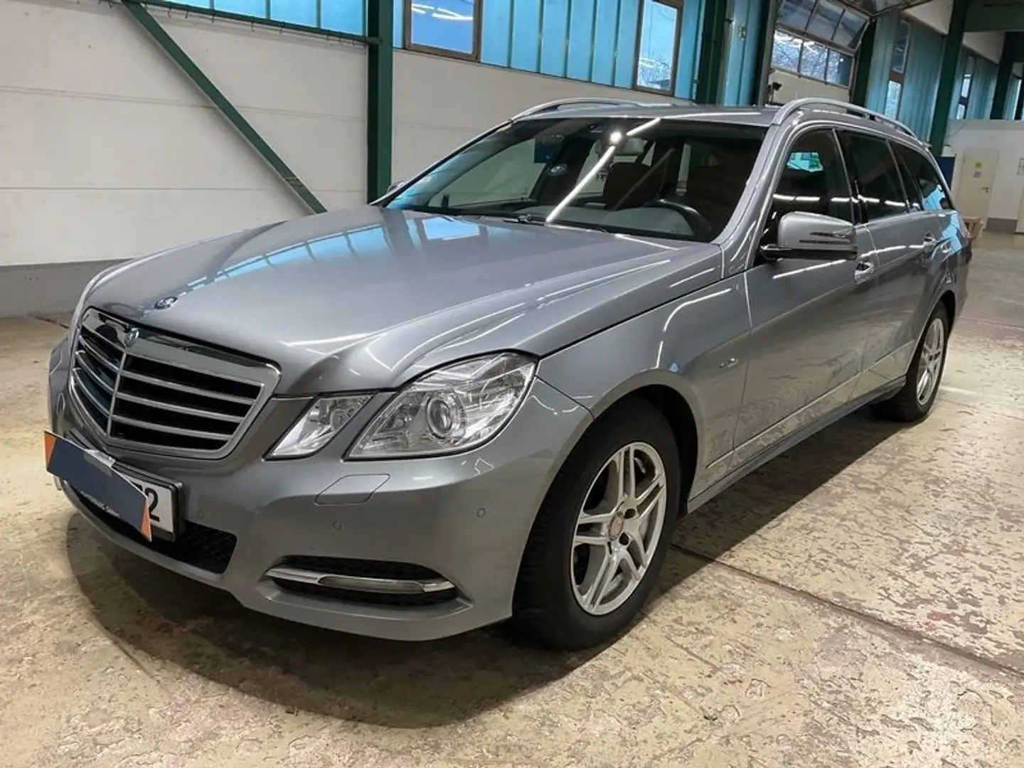 Mercedes-Benz E 220 CDI T BlueEFFICIENCY AVANTGARDE Grau - 1